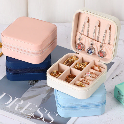 Brautjungfer Geschenke Schmuck-Box, personalisierte benutzerdefinierte Vorschlag kleine tragbare Reise-Koffer, Mini-Schmuck-Organisator Lagerung Ohrringe Ringe Halsketten für Frauen Mädchen - Packung mit 5